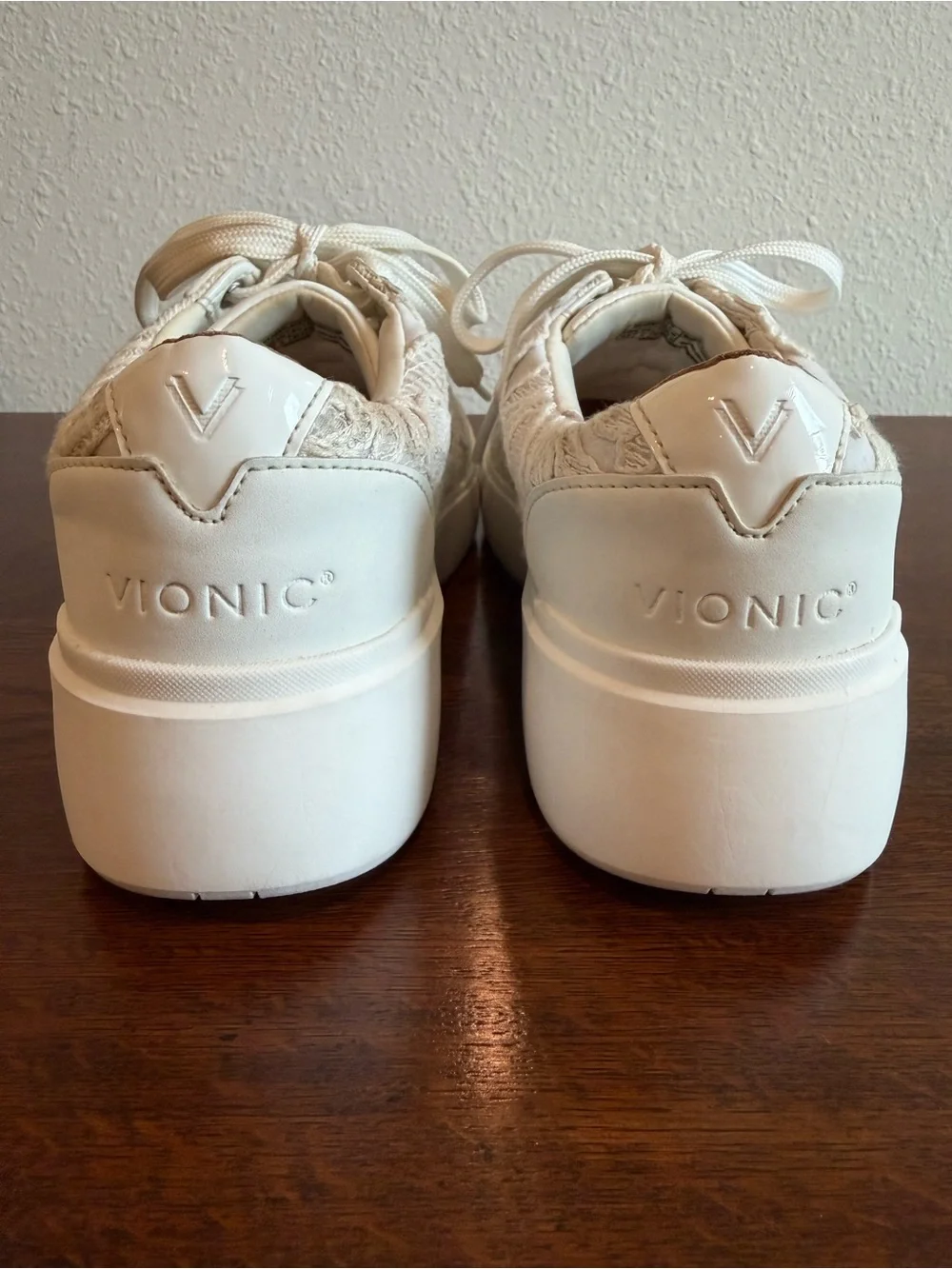 Vionic Kearny Women’s Lace-Up Platform Comfort Sneaker Size 6.5